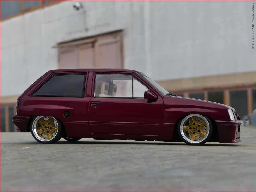 1:18 Opel Corsa A Sprint SR 1983 DunkelRot = inkl OVP
